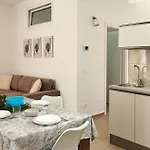Апартаменты Amazing In With Wifi *
